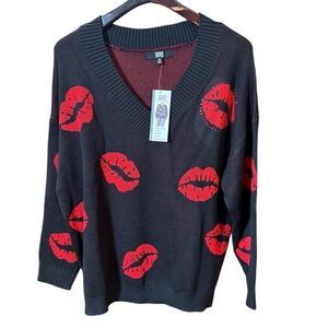 MADDEN NYC Red Lips Print V-Neck Sweater Black Cozy Yarn Relaxed Fit Women’s L